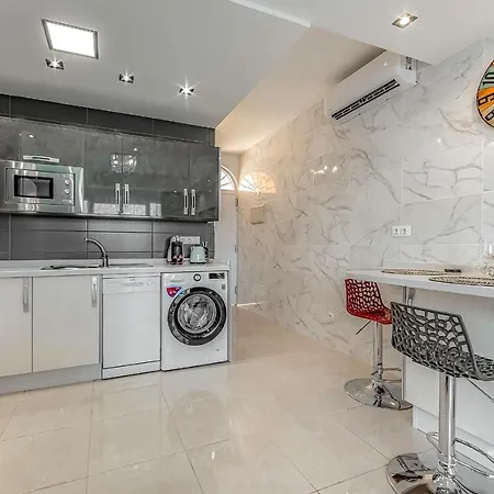 Beautiful Deluxe Sun And Sea *